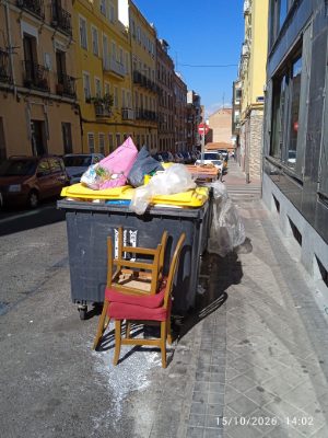 Enseres abandonados en Tetuán