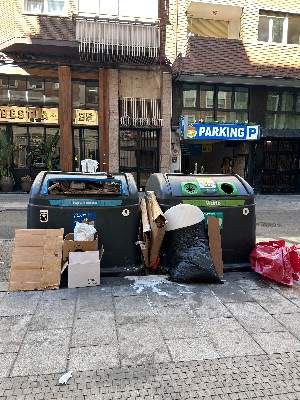 Contenedor desbordado en Chamberí